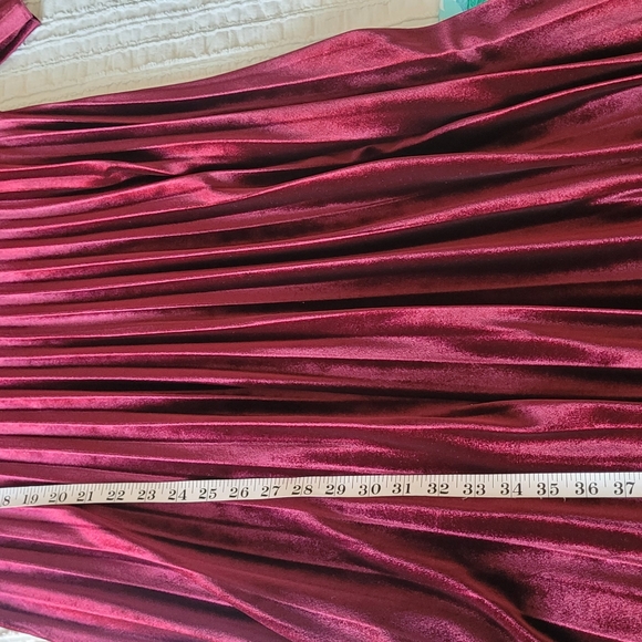 Velvet dress worn once for Holiday - Picture 8 of 9